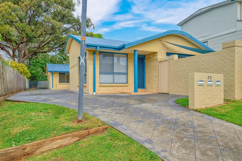 PRIVATE, LOW MAINTENANCE VILLA!