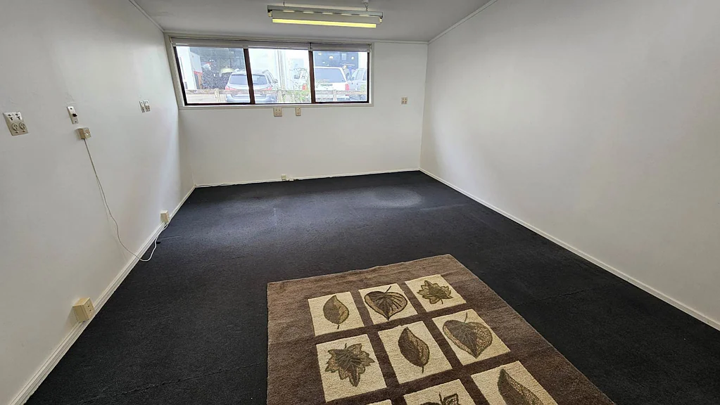 Wairau Valley TIDY OFFICE / STORAGE SPACE
