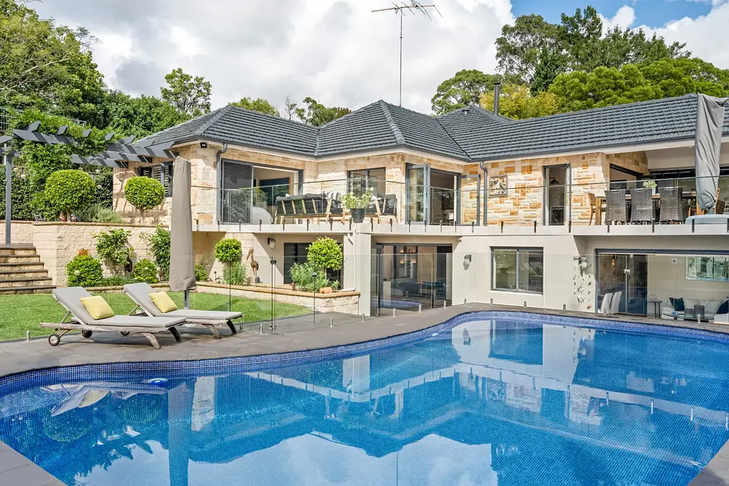 Turramurra 6غرفة نوم A lifestyle that's second to none with an exceptional North East to rear aspect