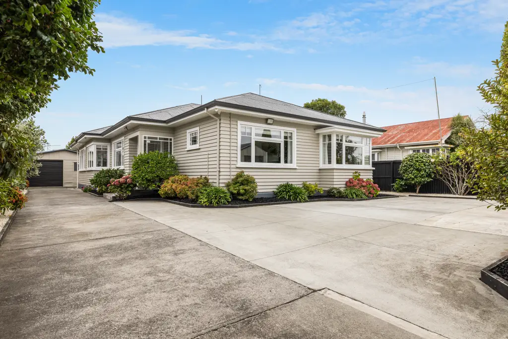 Saint Albans 4 Bedroom Stylish and Secure Family Home