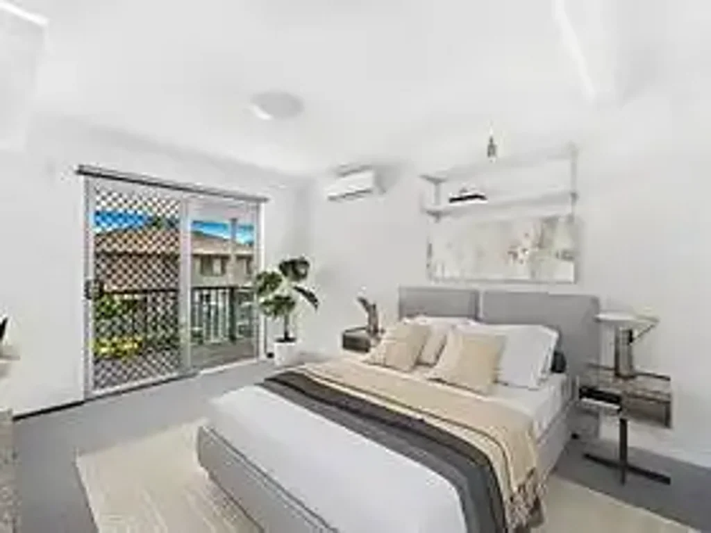 Richlands 3Zimmer Large modern townhouse for sale.