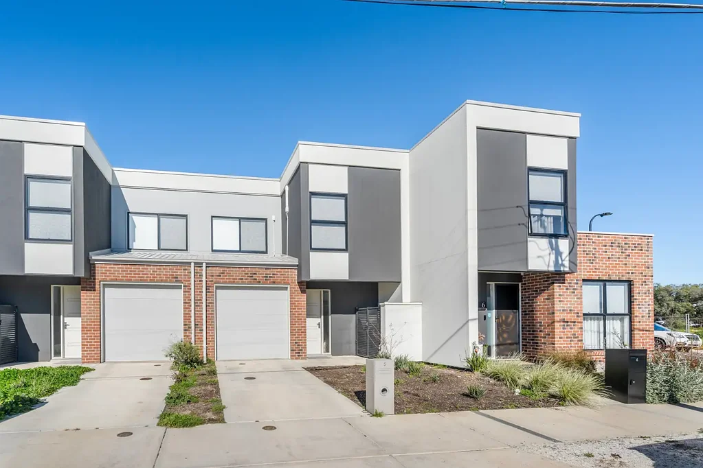 Modern Townhouse Living with Low-Maintenance Appeal