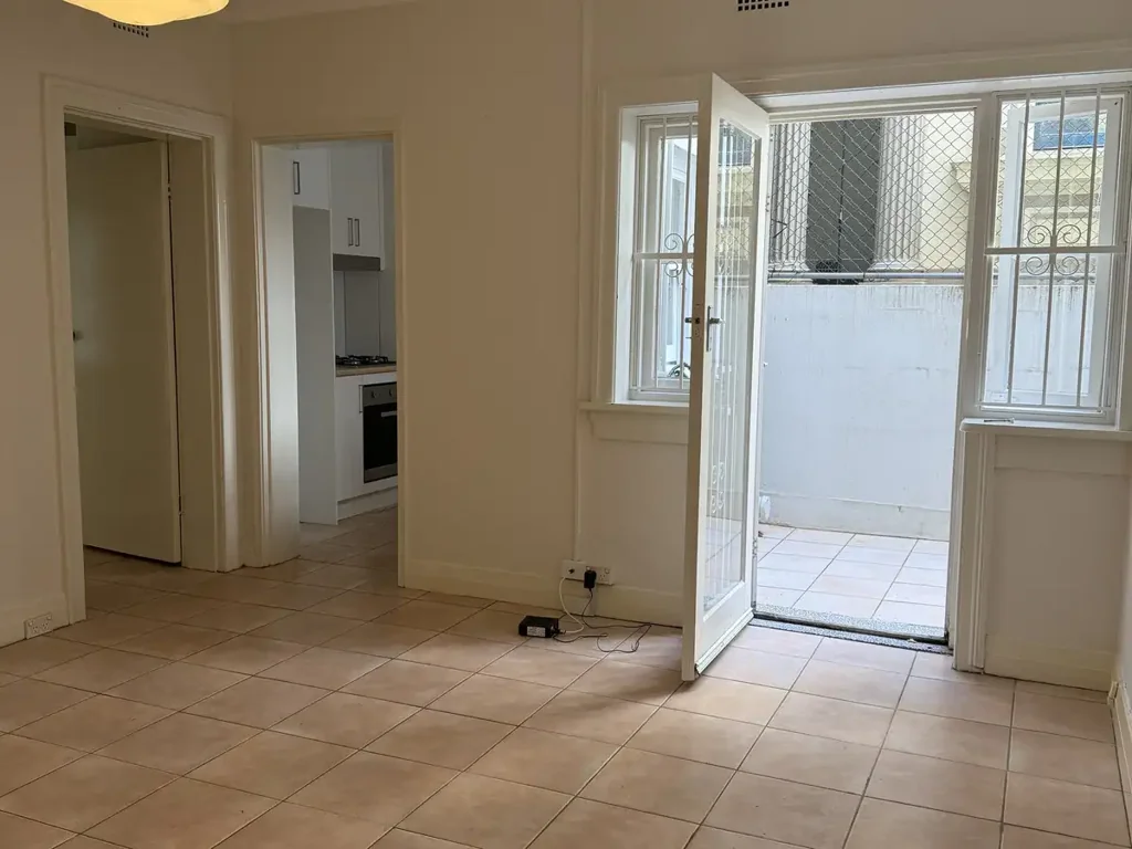 Stylish Potts Point Apartment with Courtyard