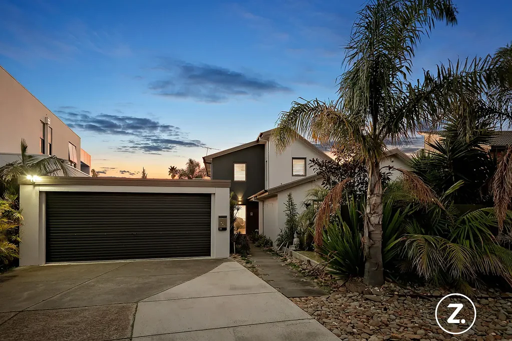 Patterson Lakes 4 Bedroom Luxurious Waterfront Family Living