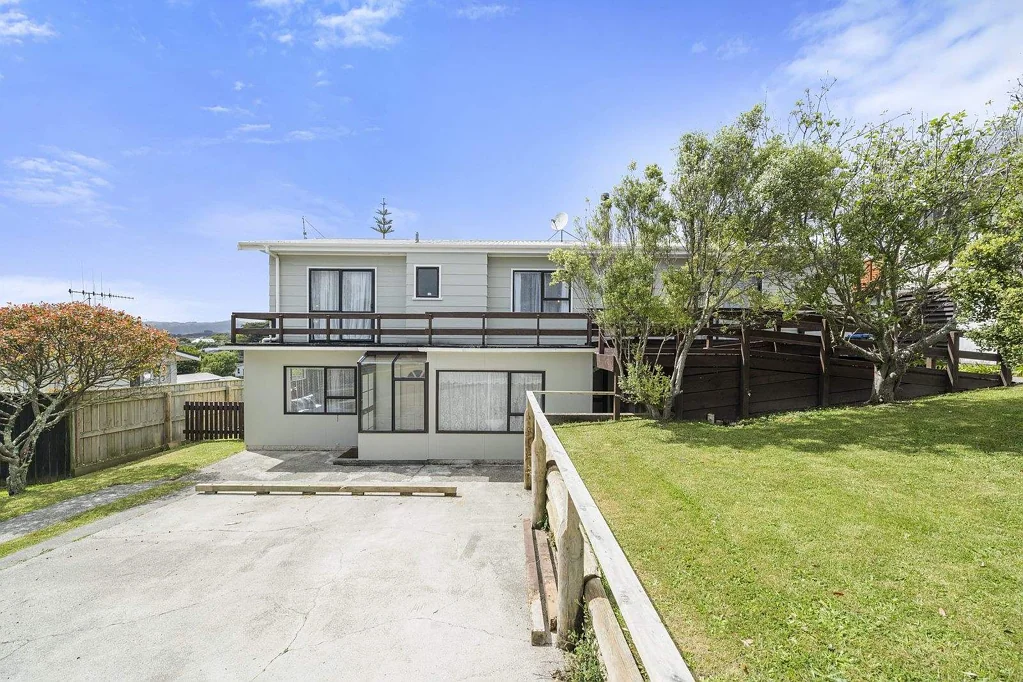 Whitby 5房  Dual-Dwelling Home and Income Opportunity!