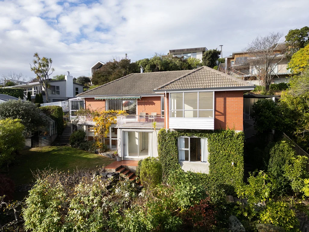 Mount Pleasant 5房  Views, Vision & a Forever Location!