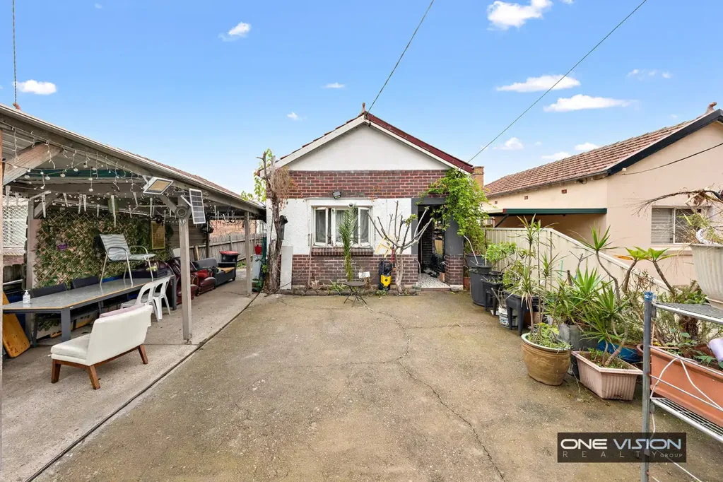 Lakemba 2બેડરૂમ Prime Position opposite to Mosque Zoned R4