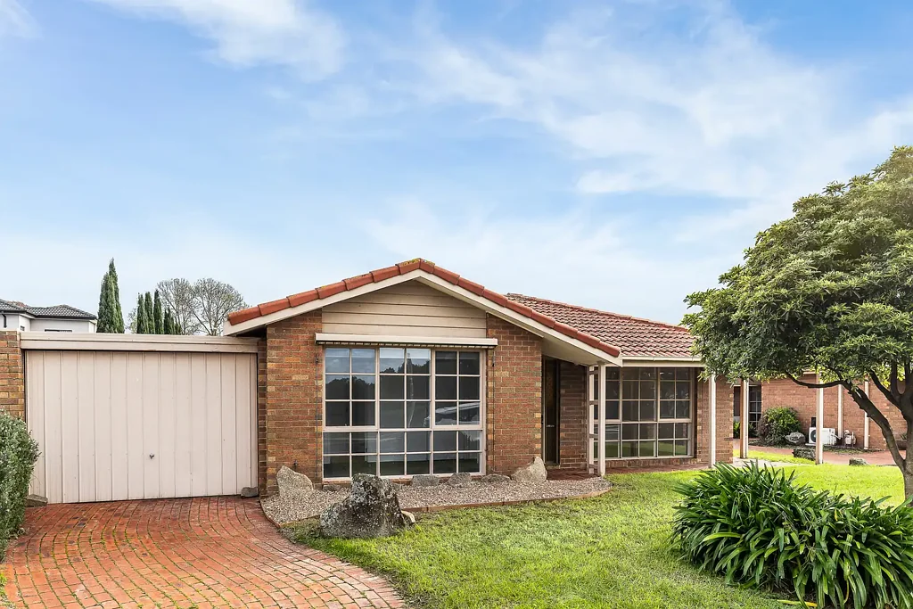 COASTAL COMFORT IN A PRIME HASTINGS LOCATION