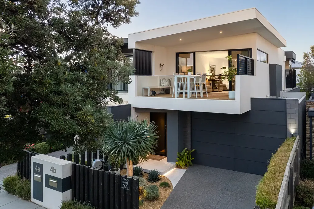 Chelsea 3部屋 ‘Cara Mia’ Coastal Luxury, Steps to the Beach & Village