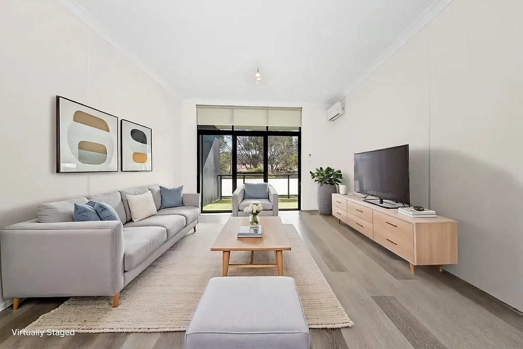 Spacious Living in Soho Apartments