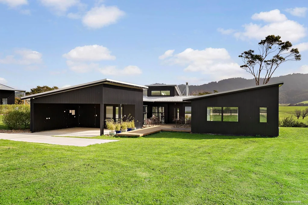 Mangatangi 4chambre Modern Country Living with a Sustainable Edge