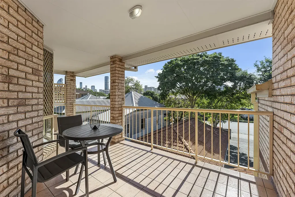 Kangaroo Point 2房 Kangaroo Point中心位置 私人阳台瞰景 City景观 2卧2卫 开放式生活区 锁车库 低物业费 河滨生活便利 Park and City views in the heart of Kangaroo Point