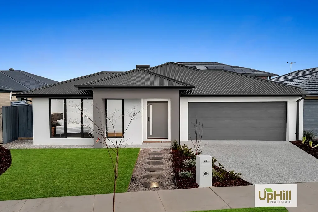 Clyde North 4 Bedroom Stunning Smiths Park Estate Family Home