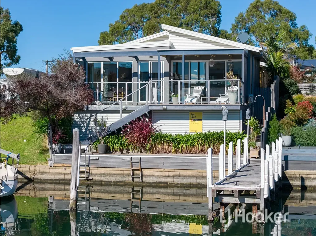 Paynesville 3Kwarto LUXURY WATERFRONT LIVING WITH JETTY BERTH