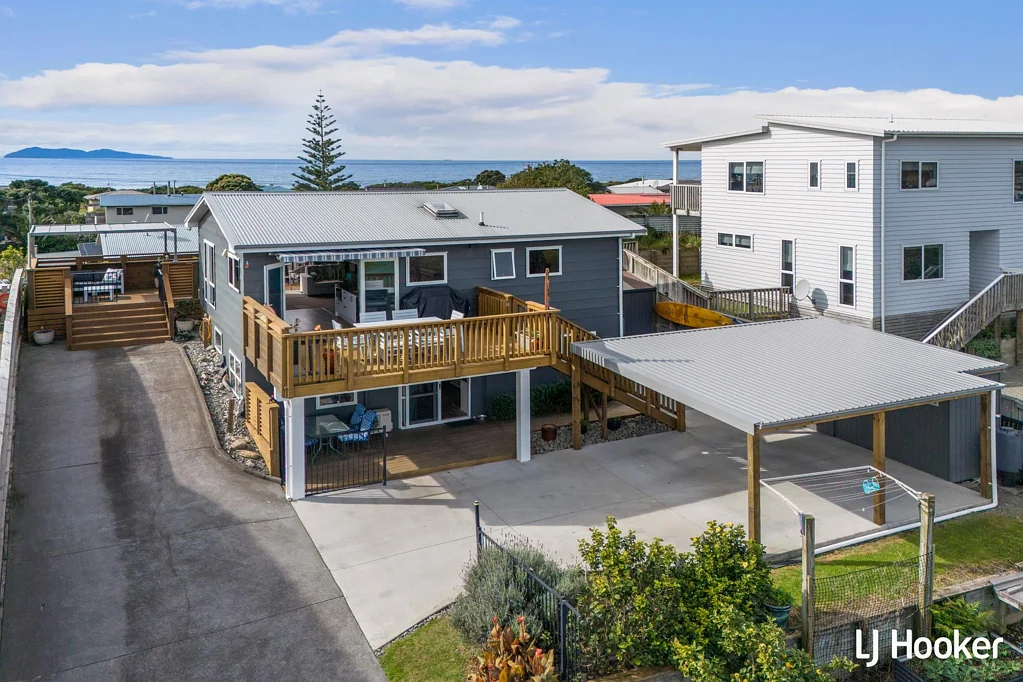 Waihi Beach 4ਬੈੱਡਰੂਮ Elevated Gem - Sea, Sun & Income Potential