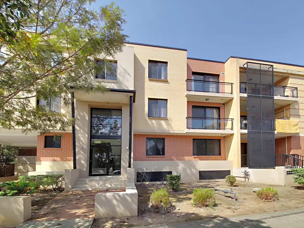 Spacious 2-Bedroom Apartment with easy access to shops and transport