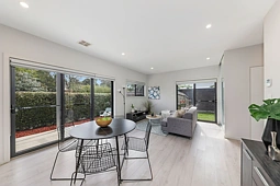 2/1 Gibbes Place, Weetangera