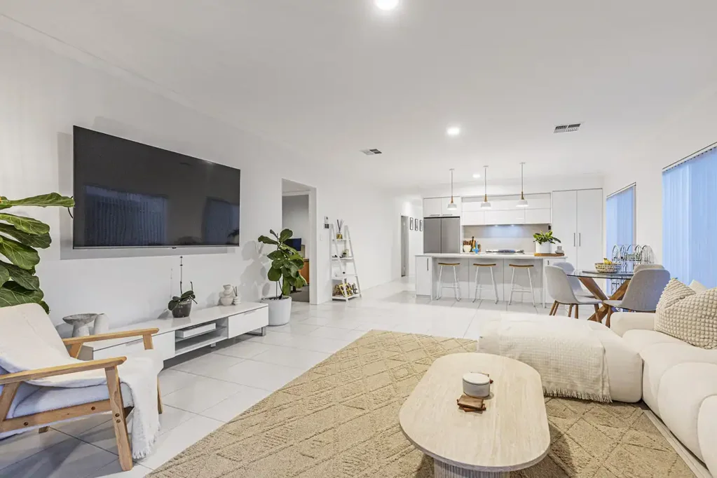 Sinagra 4Moenga Near New Home in the heart of Garden Park Grove