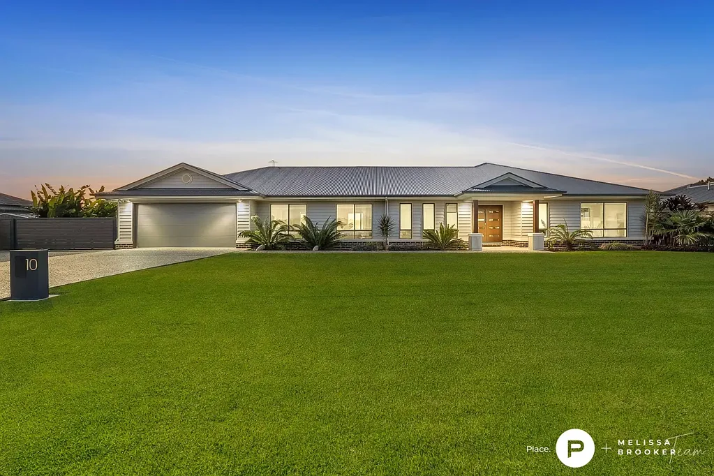Caboolture 4कमरा Acreage lifestyle home, on pristine grounds with a commercial size shed.