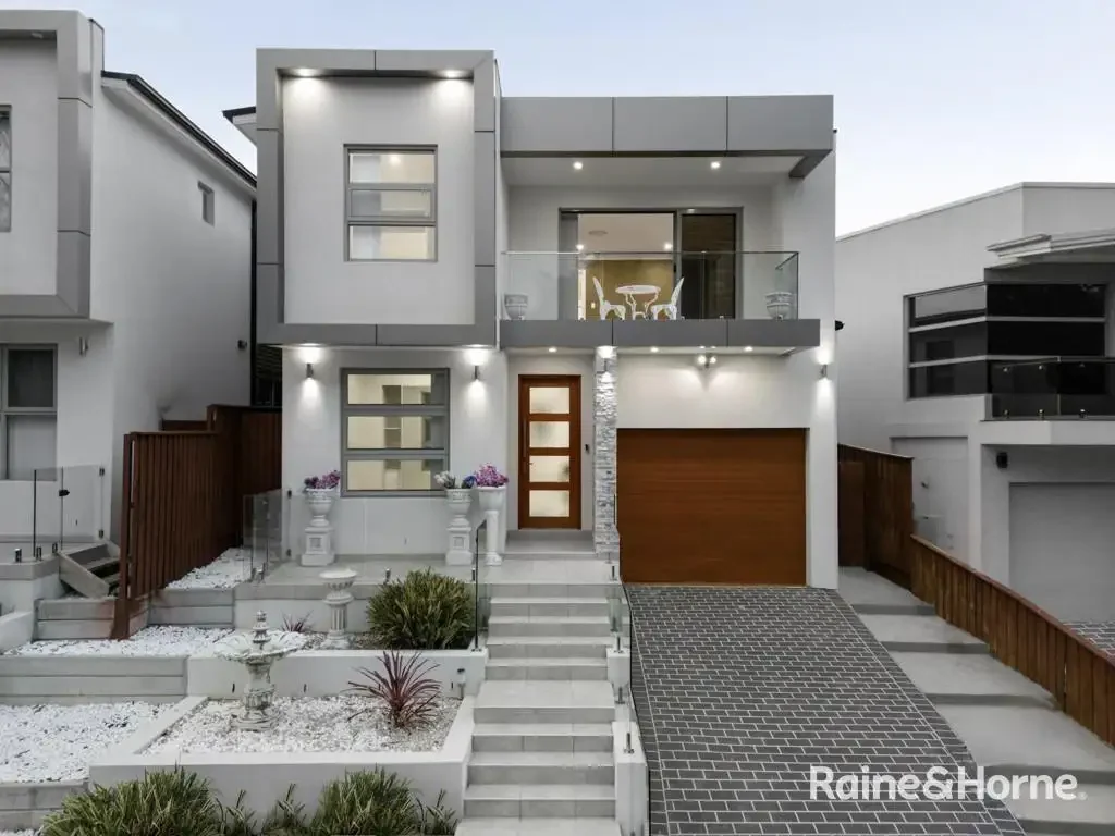 Campbelltown 6ਬੈੱਡਰੂਮ Luxurious Family Home in Macarthur Heights With Separate Studio