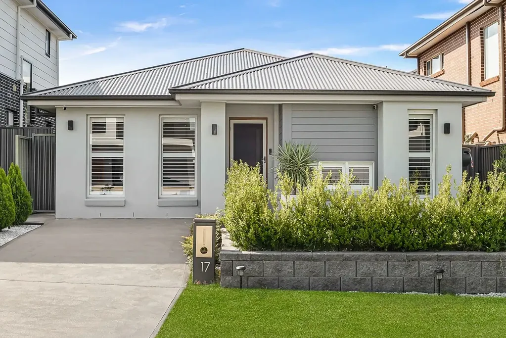 RARE 5-Bedroom Single Level Family Home Close to all Amenities!