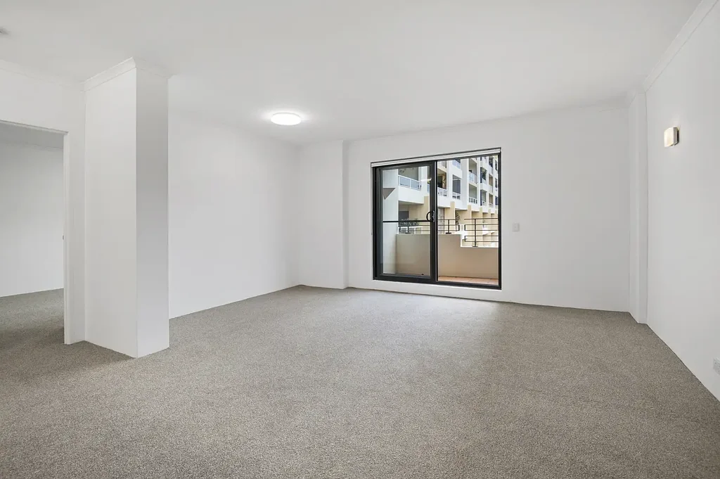 Spacious Apartment Plus Parking In Moore Park Gardens