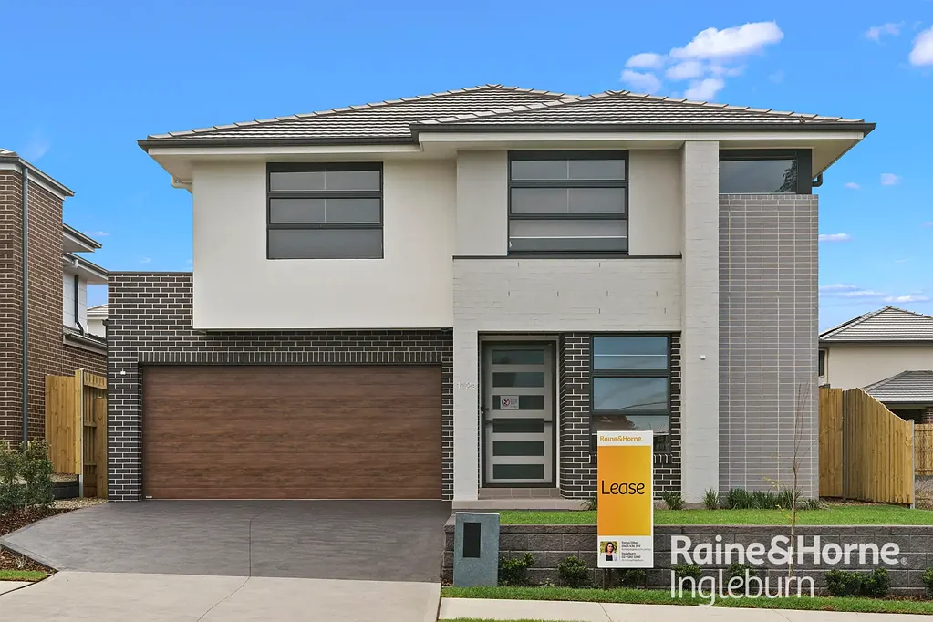 BEAUTIFUL SPACIOUS FAMILY HOME IN EDMONDSON PARK, CLOSE TO ALL AMENITIES!