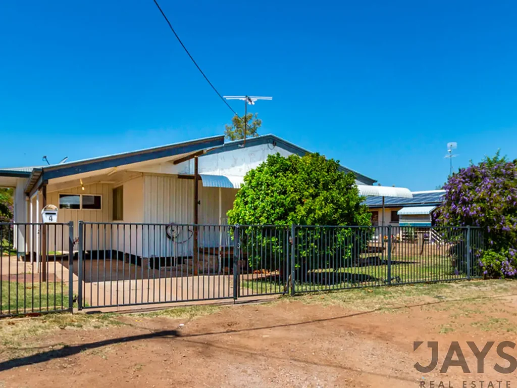 Mount Isa 5침실 Spacious Family Living with Investment Appeal on 653m²
