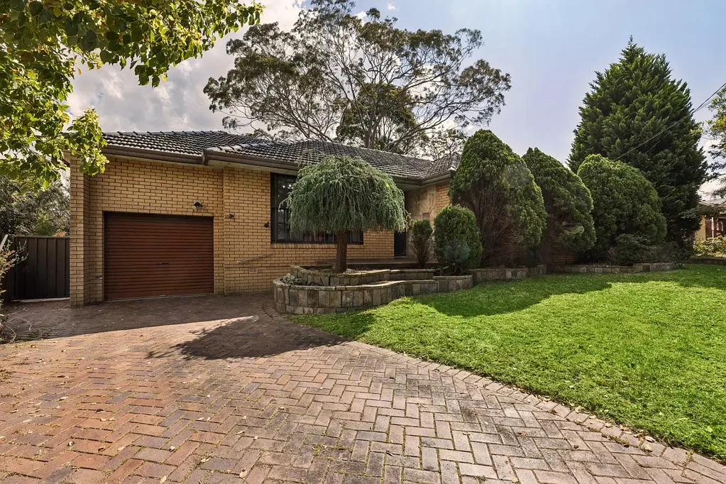 Peakhurst 3ਬੈੱਡਰੂਮ Inspiring renovation or modern rebuild opportunity