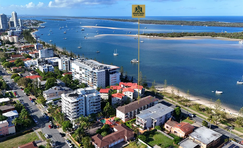 Biggera Waters 1 Slaapkamer GroundFloor Living with Broadwater Views
