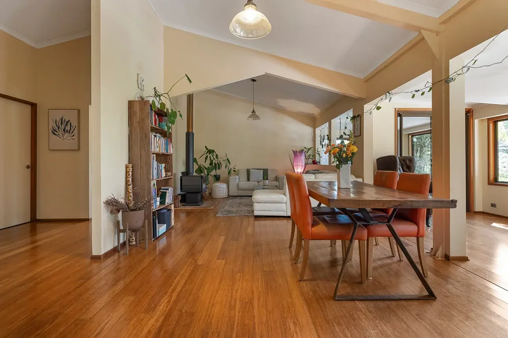 Peaceful Country Living with Separate Studio & Pool