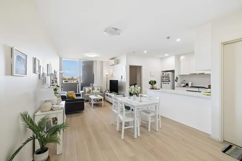 South Wentworthville 2Moenga Contemporary Apartment Offering Comfort and Convenience