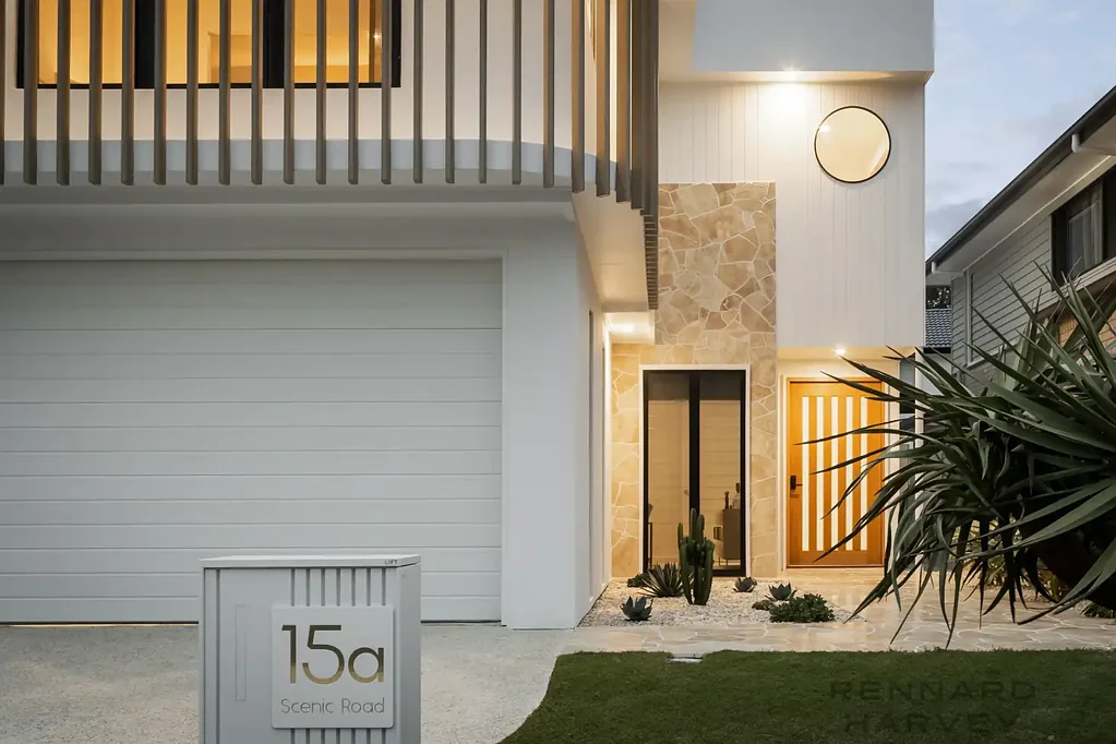 Kenmore 5બેડરૂમ Brand New Designer Home in Premier Kenmore Location