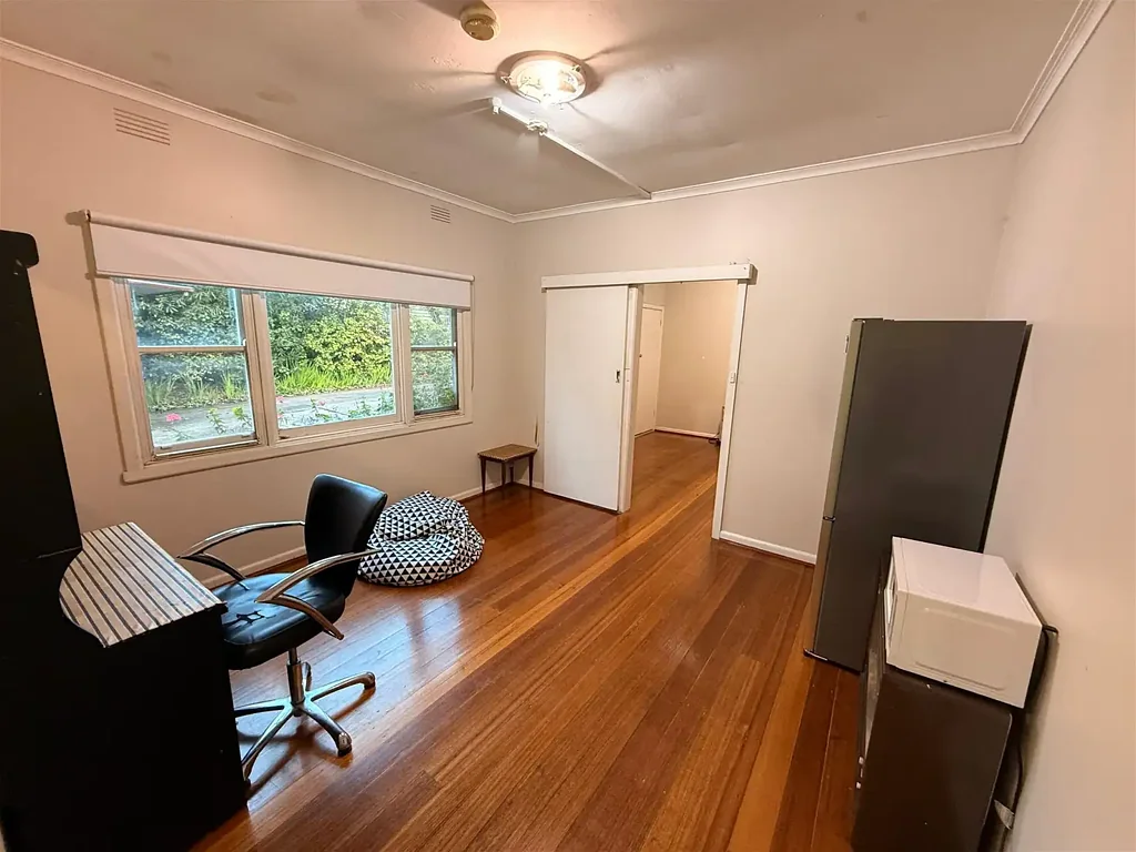 Spacious private flat in central Blackburn