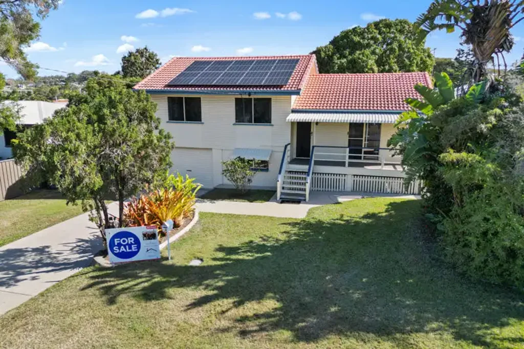 Barney Point 3 Bedroom Split Level Family Living