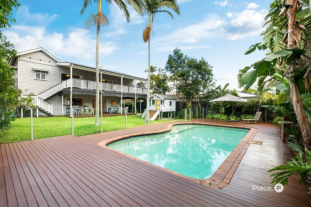 Norman Park 5Kwarto Beautifully renovated five-bedroom character home in prestigious enclave