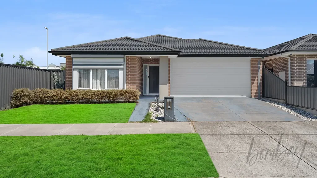 Spacious and Stylish Family Living in the Heart of Craigieburn