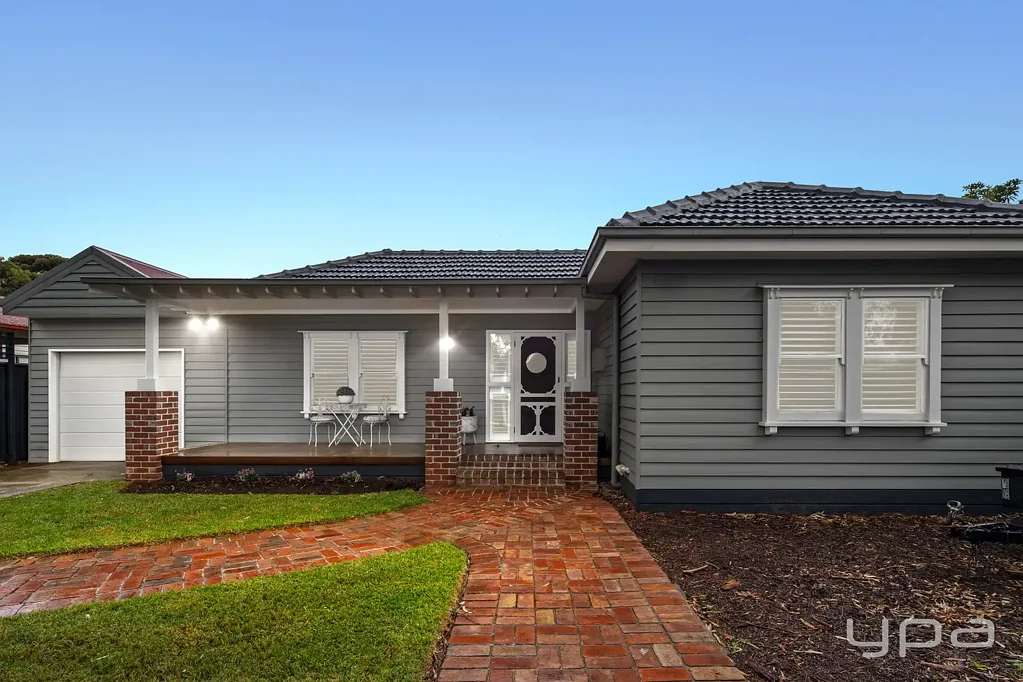 Werribee 4Moenga AN ENTERTAINERS DREAM HOME IN A SOUGHT AFTER WERRIBEE LOCATION!