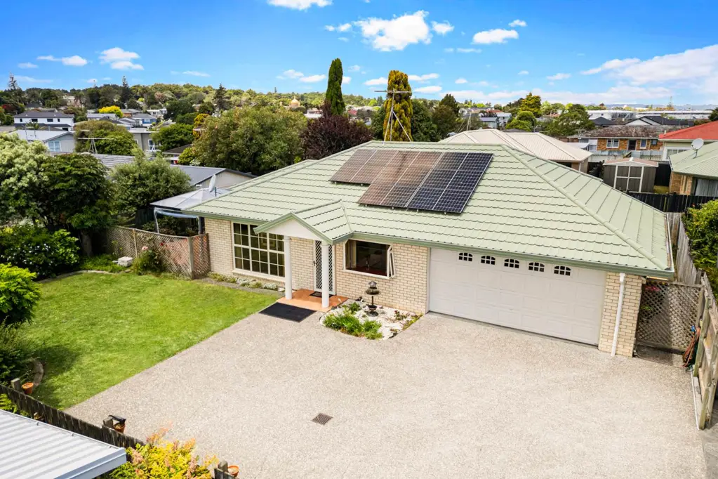 Manurewa 3Moenga Urgent sale, move in ready standalone brick home