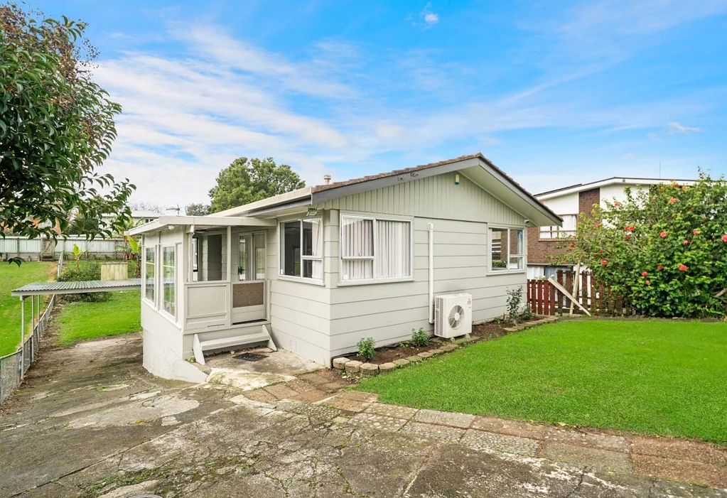 Spacious 4 Bedroom Family Home with 2 Split Levels & Large Backyard