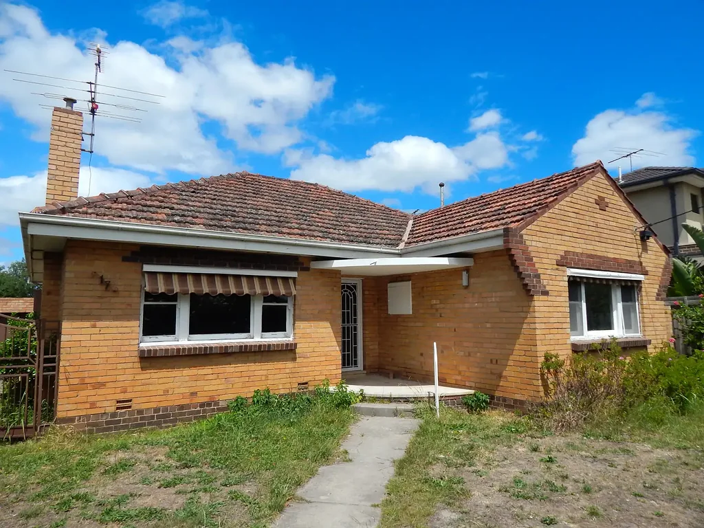 Charming Two-Bedroom Home in a Convenient Reservoir Location!