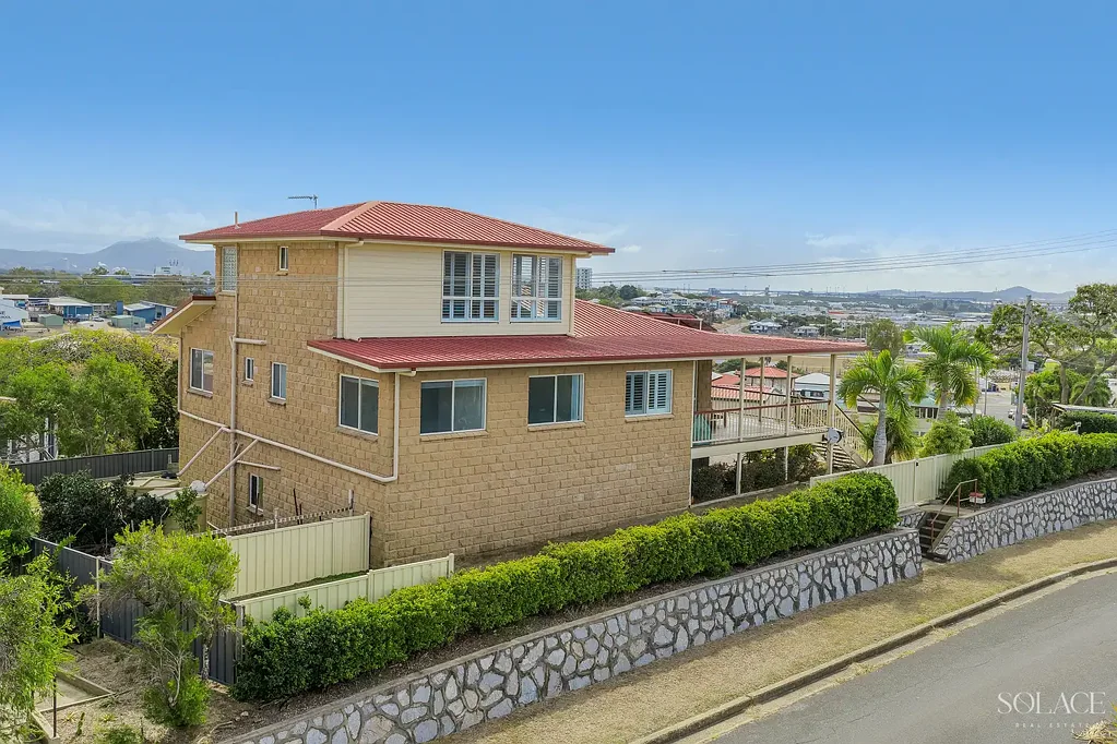 West Gladstone 4ਬੈੱਡਰੂਮ The Rarest of Rare – Apex Living with the Grandest of Views & Elevation!