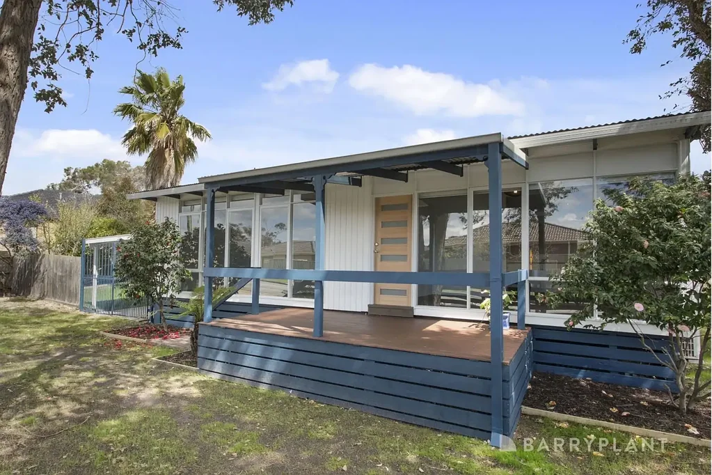 Capel Sound 3房 转角地块590sqm 全新weatherboard 海滩小屋 欧洲橡木地板 巨大遮盖娱乐区 高端厨房 低维护后院 街道外观佳 靠近海滩商店交通 The Quintessential Beach House         3 Bed, 1 Bath, 3 Car