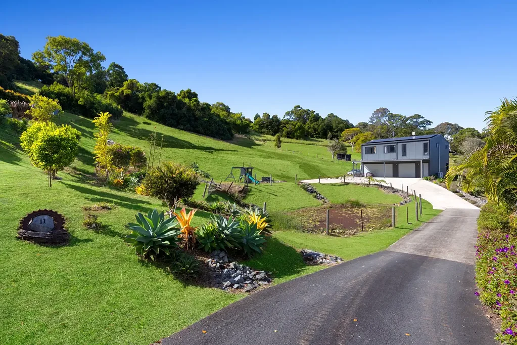 Dulong 3房  Private Acreage with Views - Inspect Now