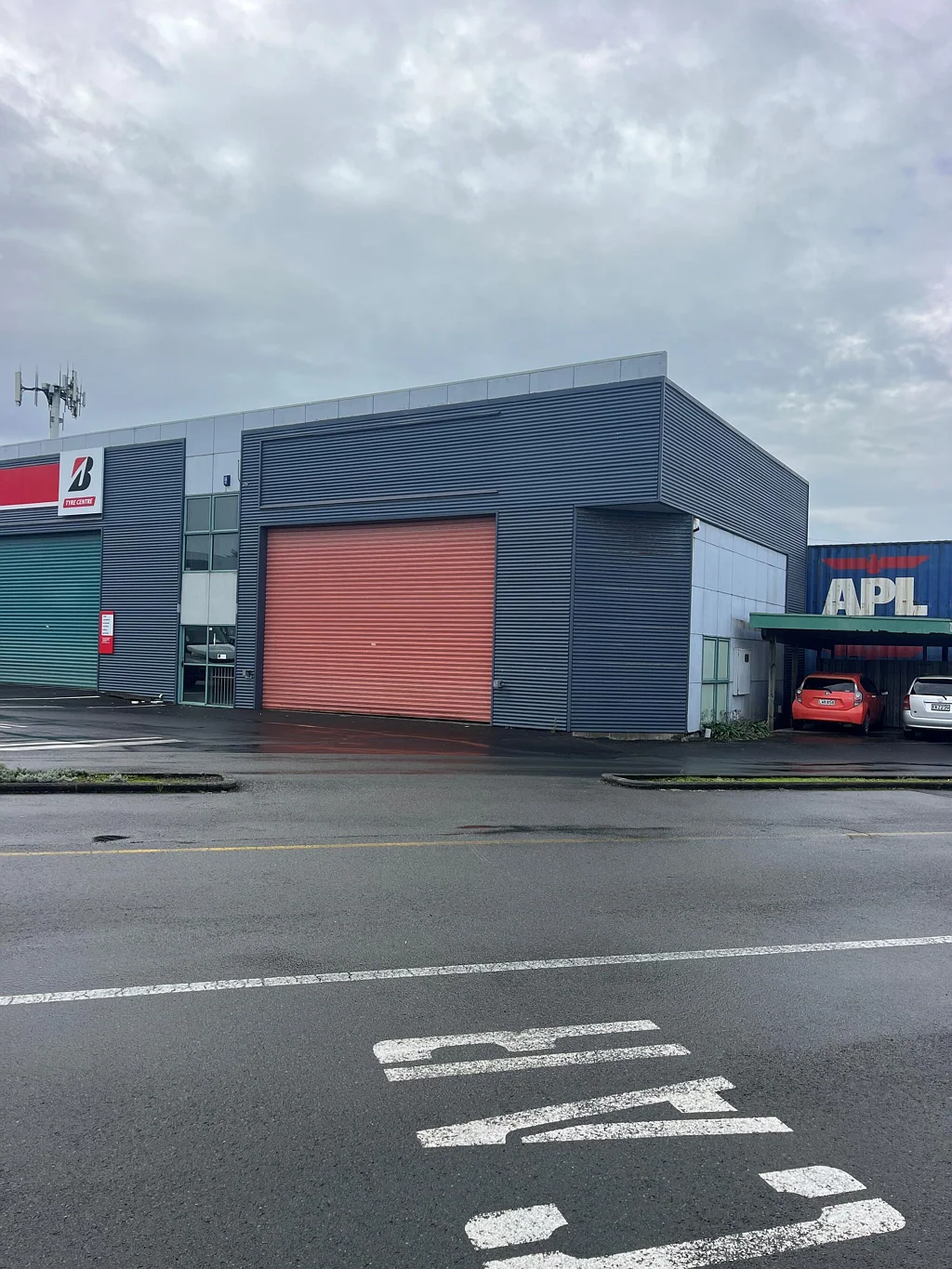 Wairau Valley 209m2 Automotive Unit in Unbeatable Location