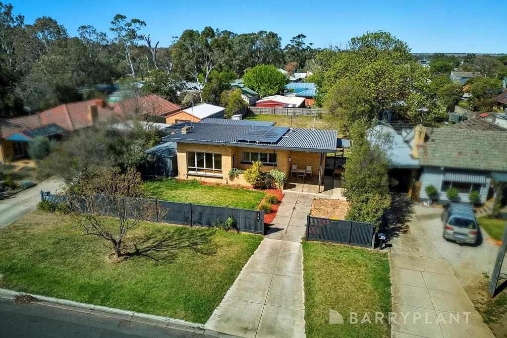 Maddingley 3ਬੈੱਡਰੂਮ Family Comfort, Space & Convenience on 1,029m² (Approx.)