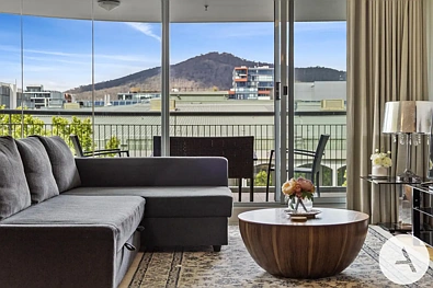 City 2 Bedroom Mountain views, spacious living, city heart - Move-in Ready