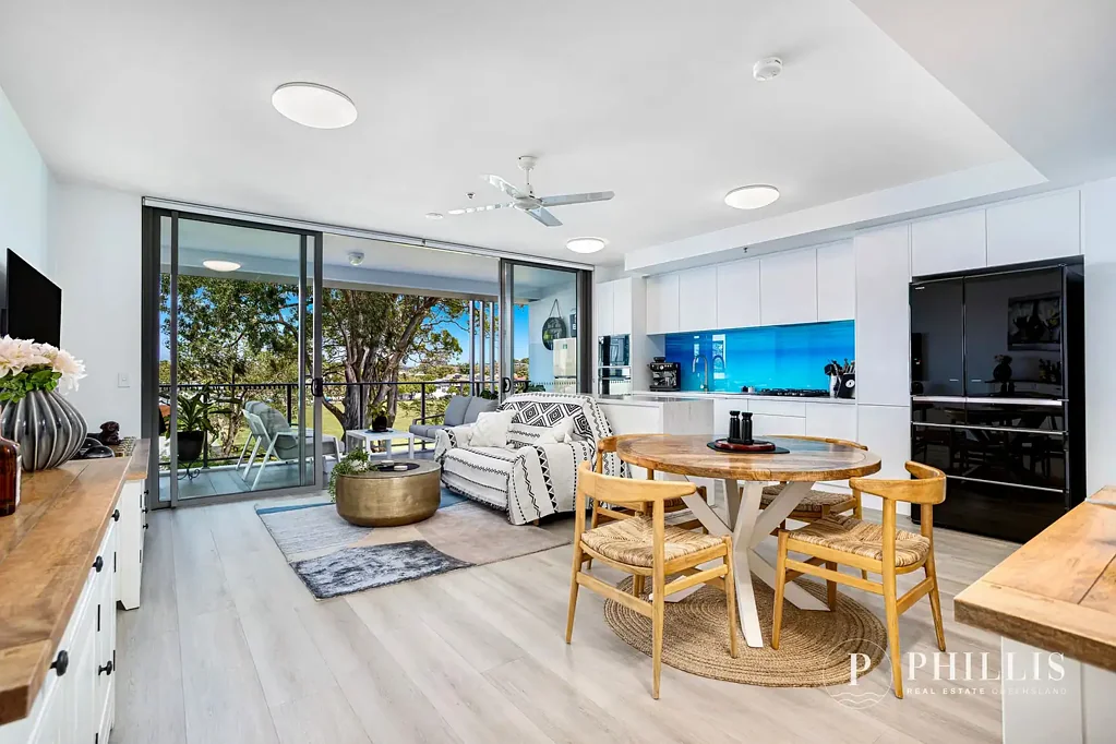 Labrador 2બેડરૂમ Renovated Waterside Retreat – 2-Bed Apartment in the Heart of Labrador