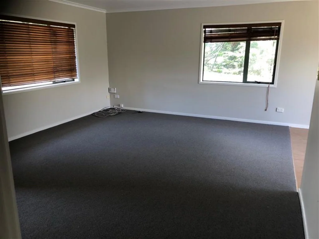 3 BEDROOM BRICK & TILE FAMILY HOME