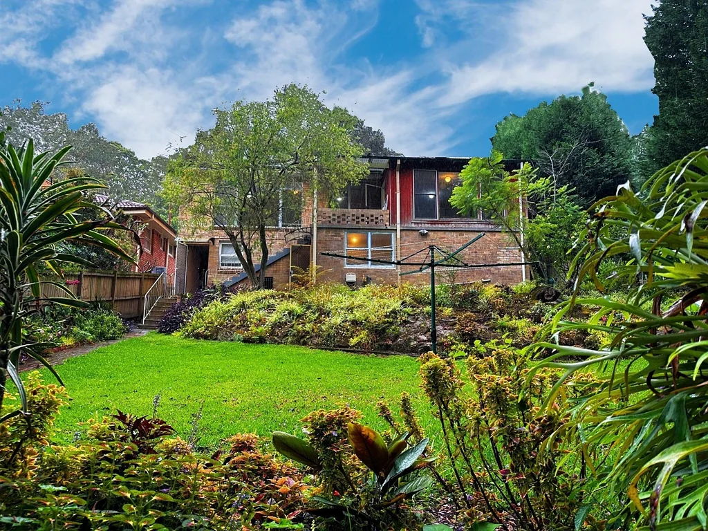 Large 4-Bedroom Family Home. Close to Macquarie Uni. Sought after schools.